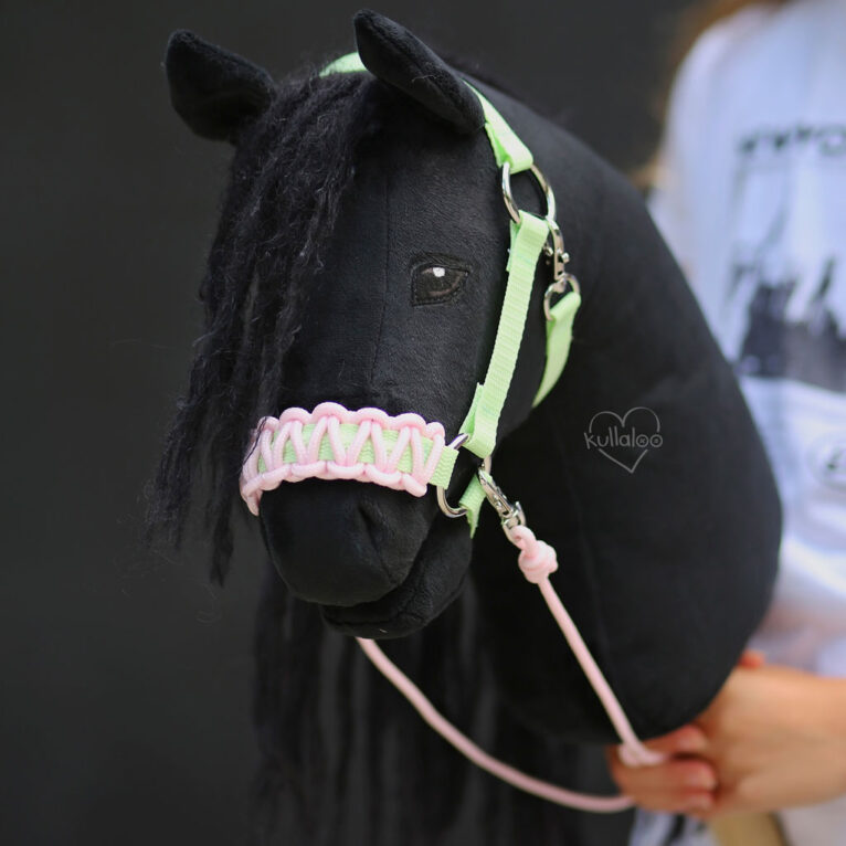 Hobby Horse Halfter selber basteln in Pastellfarben