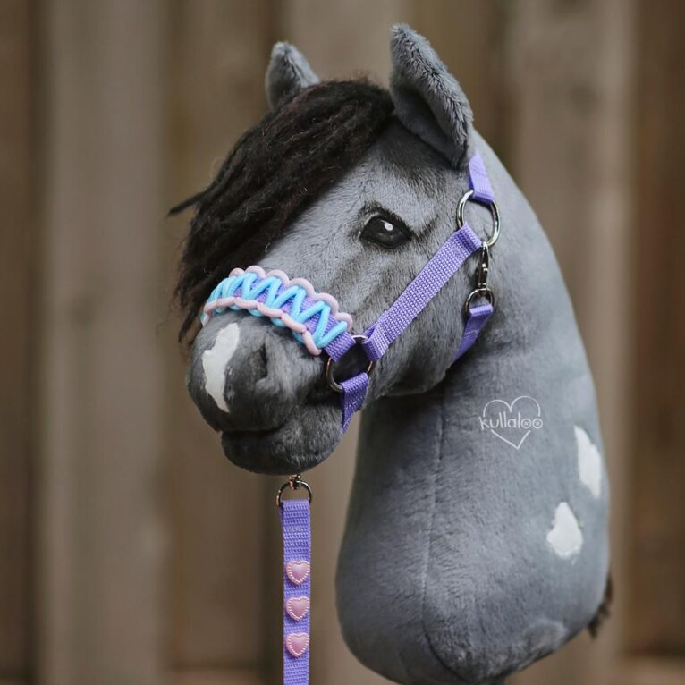 Hobby Horse Stallhalfter basteln mit Materialset in Pastellfarben